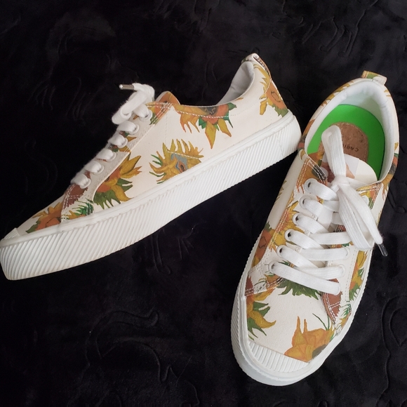 Cariuma x Vincent van Gogh Sunflowers Limited Edition Sneaker 8.5 Men 10 Women - Picture 2 of 14
